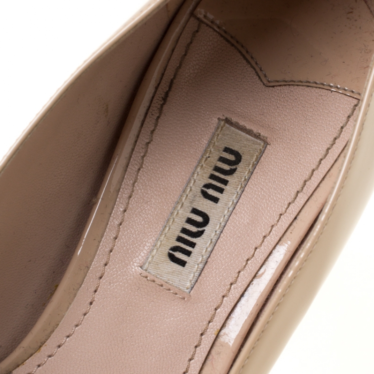 Pre Owned Miu Miu Beige Patent Leather Crystal Heel Pumps Size 38.5