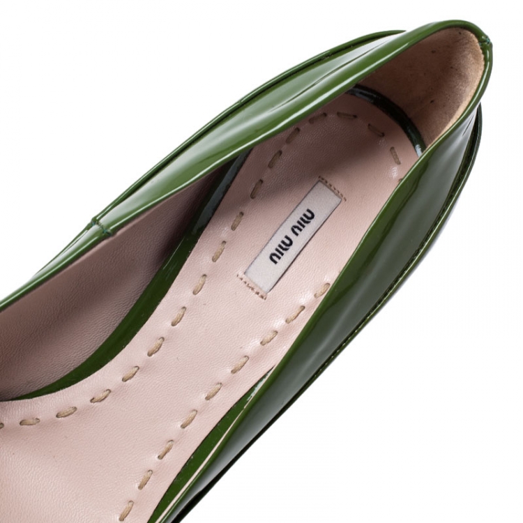Pre Owned Miu Miu Green Patent Leather Metal Square Toe And Bow Detail Pumps Size 36.5