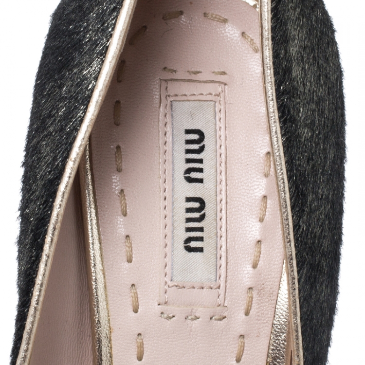 مملوكة مسبقًا Miu Miu Black Metallic Calf Hair Glitter Trimmed Pumps Size 38