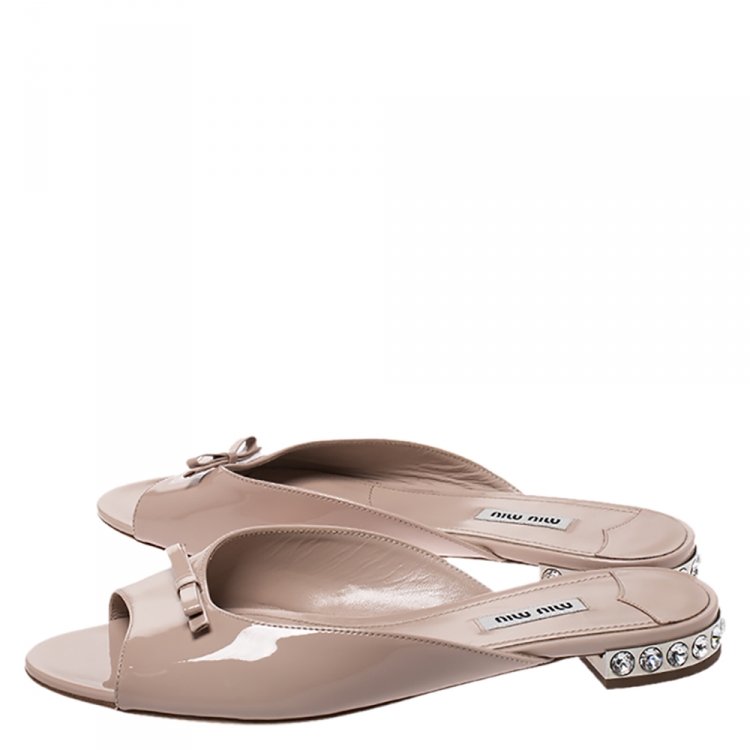 Pre Owned Miu Miu Beige Patent Leather Bow Detail Jeweled Heel Slide Flats Size 39