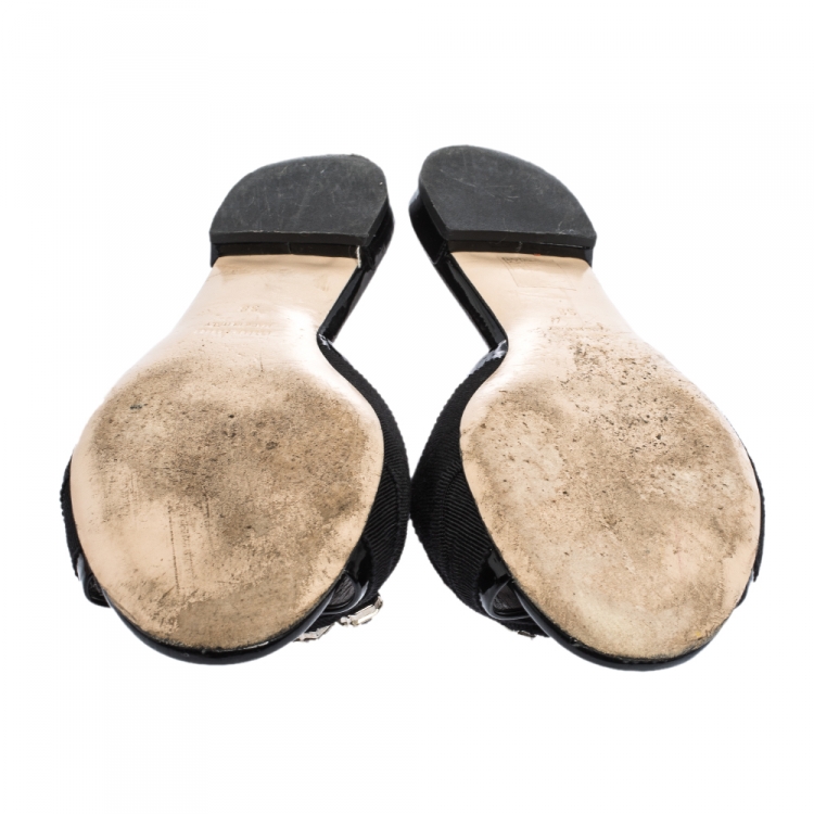مملوكة مسبقًا Miu Miu Black Patent Leather And Fabric Knot Crystal Embellished Slide Sandals Size 38