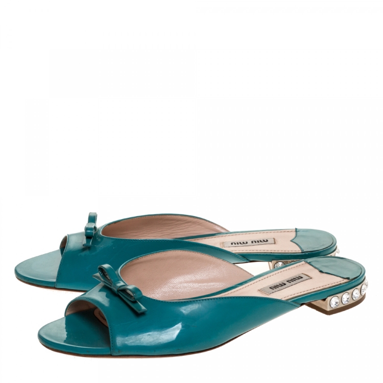 Pre Owned Miu Miu Blue Patent Leather Crystal Embellished Heel Bow Flat Slides Size 39