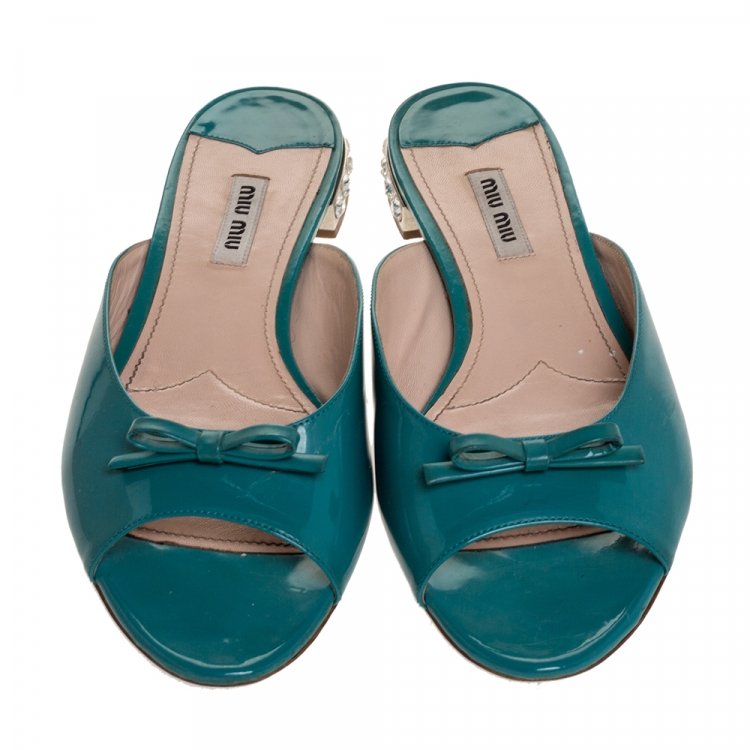 Pre Owned Miu Miu Blue Patent Leather Crystal Embellished Heel Bow Flat Slides Size 39