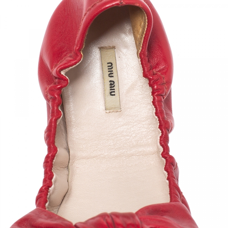 Pre Owned Miu Miu Red Leather Knotted Bow Scrunch Ballet Flats Size 37