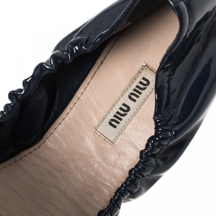 Pre Owned Miu Miu Navy Blue Patent Leather Crystal Embellished Scrunch Ballet Flats Size 38.5