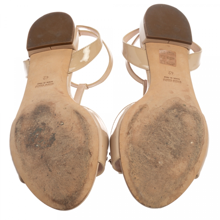 Pre Owned Miu Miu Beige Crystal Embellished Patent Leather T Strap Flat Sandals Size 42