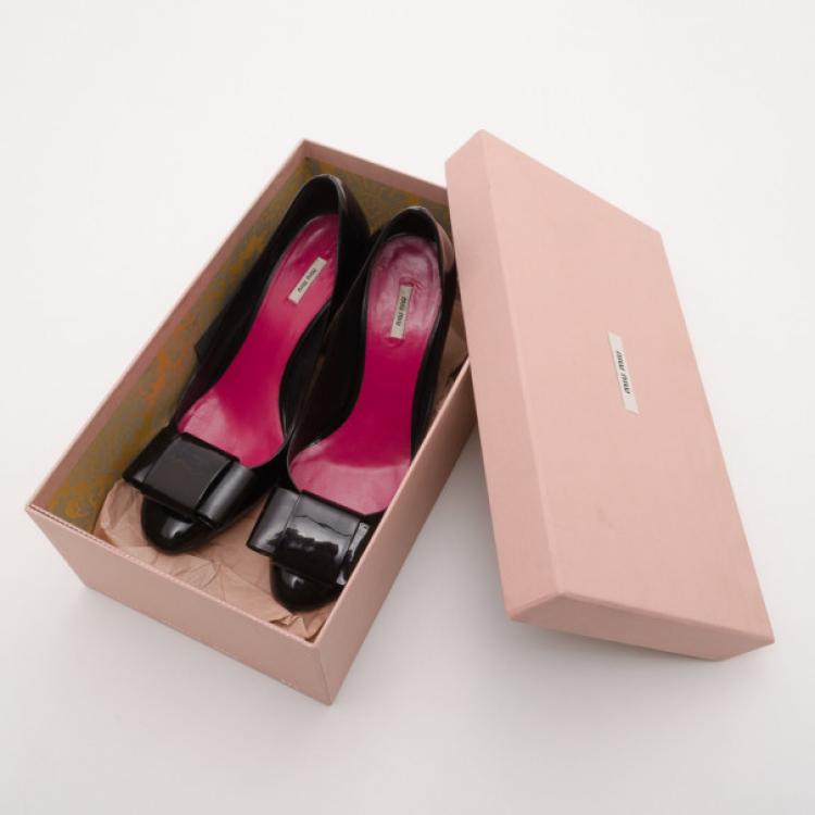 Pre Owned Miu Miu Black Patent Leather Bow Front Pumps Size 37.5