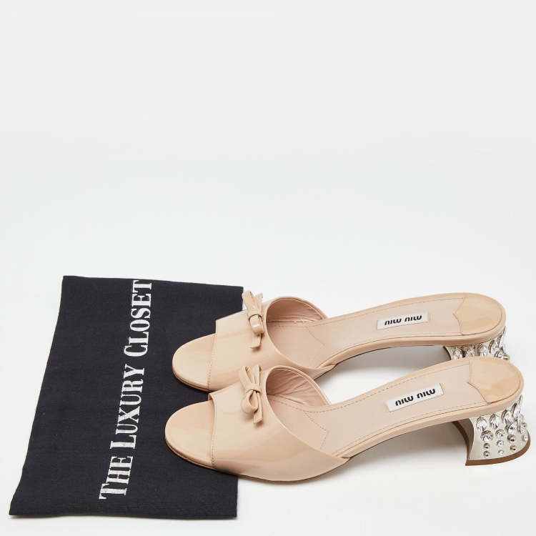 Pre Owned Miu Miu Beige Patent Leather Crystal Embellishment Mule Sandals Size 40