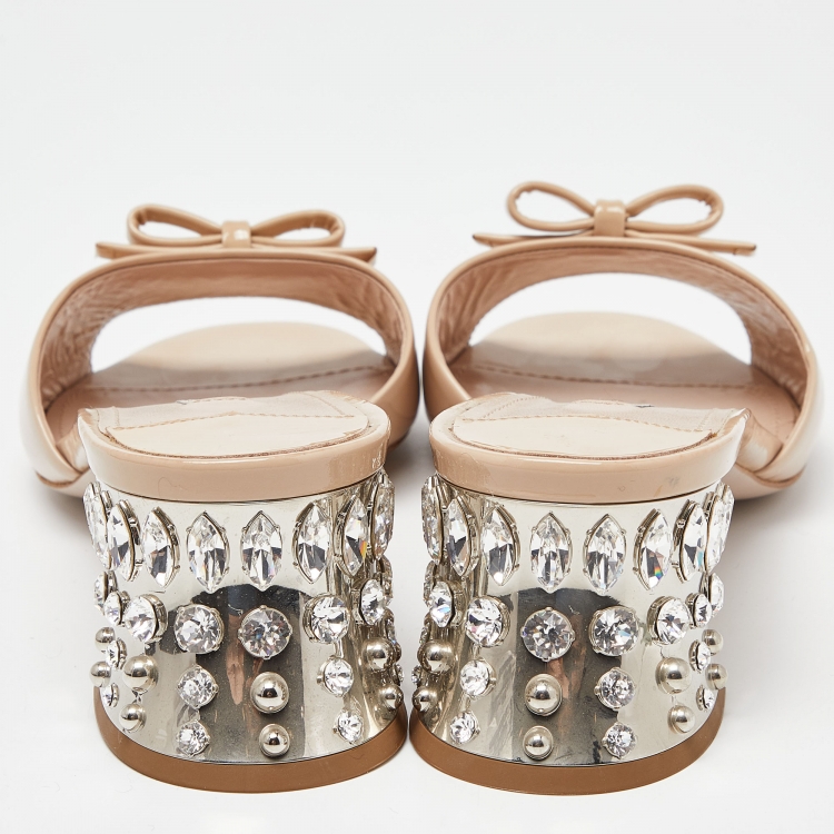 Pre Owned Miu Miu Beige Patent Leather Crystal Embellishment Mule Sandals Size 40