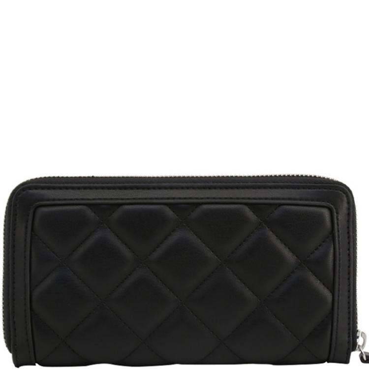 مملوكة مسبقًا Love Moschino Black Quilted Faux Leather Studded Zip Around Wallet