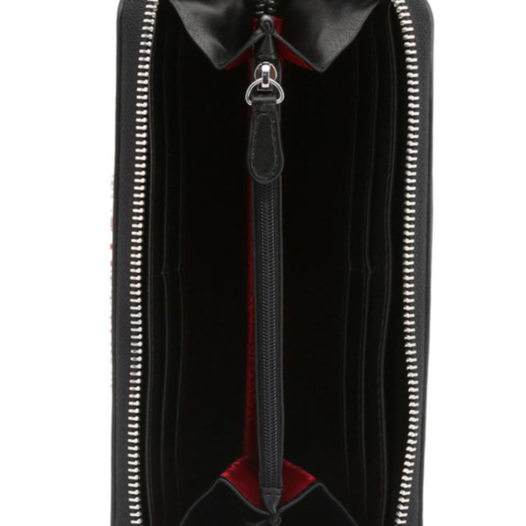 مملوكة مسبقًا Love Moschino Black Quilted Faux Leather Studded Zip Around Wallet