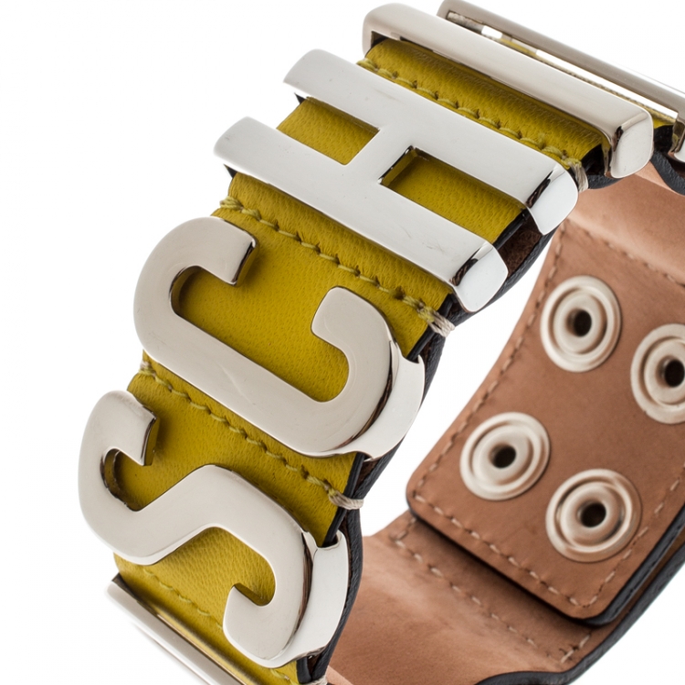 مملوكة مسبقًا Moschino Silver Tone Logo Plaque Yellow Leather Cuff Bracelet