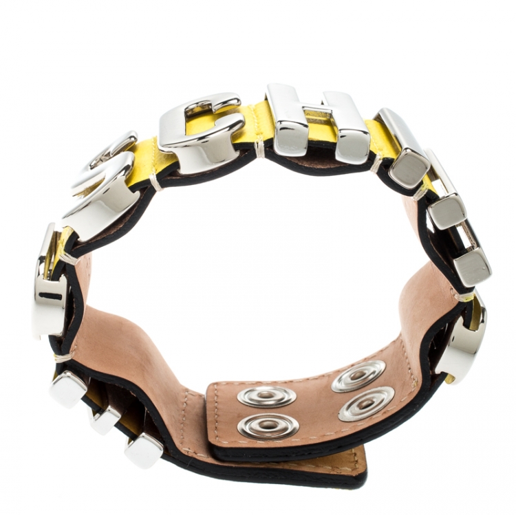 مملوكة مسبقًا Moschino Silver Tone Logo Plaque Yellow Leather Cuff Bracelet