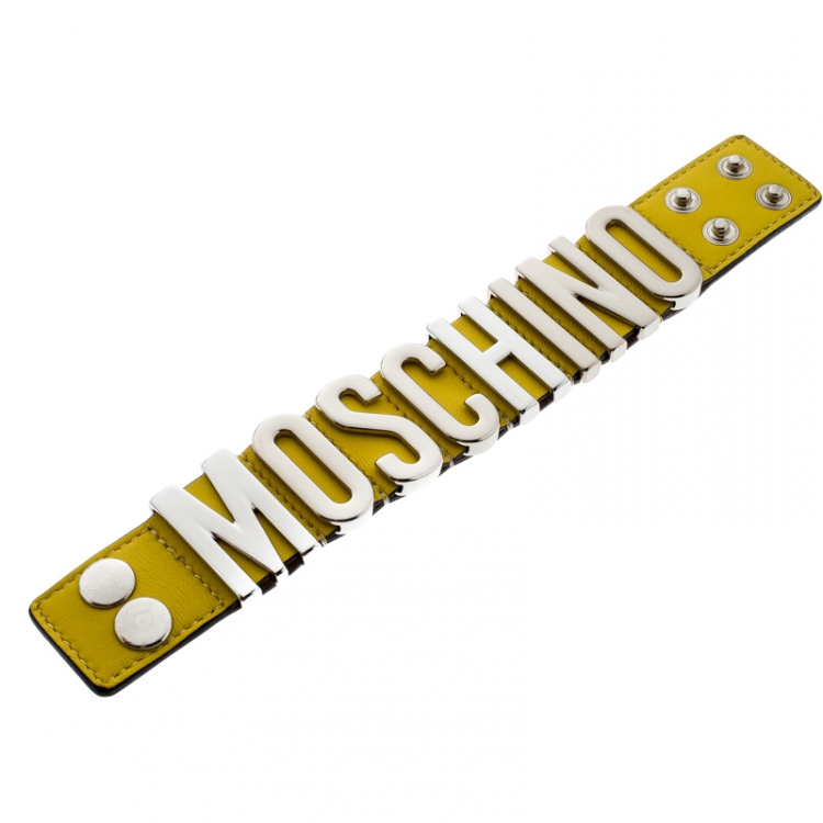 مملوكة مسبقًا Moschino Silver Tone Logo Plaque Yellow Leather Cuff Bracelet