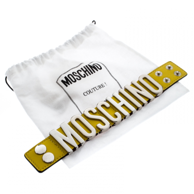 مملوكة مسبقًا Moschino Silver Tone Logo Plaque Yellow Leather Cuff Bracelet