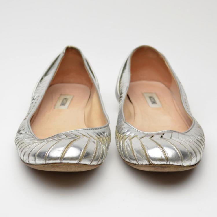 مملوكة مسبقًا Moschino Silver Leather Flats Size 41