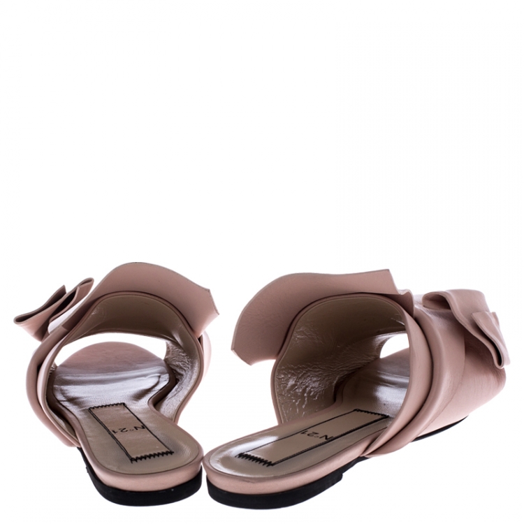 مملوكة مسبقًا N21 Beige Leather Knot Flat Mules Size 39