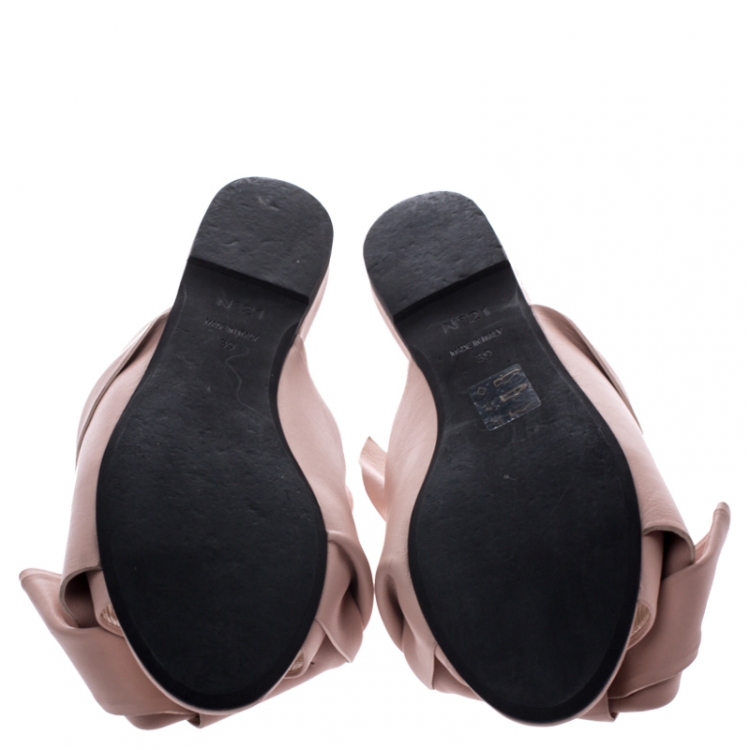 مملوكة مسبقًا N21 Beige Leather Knot Flat Mules Size 39