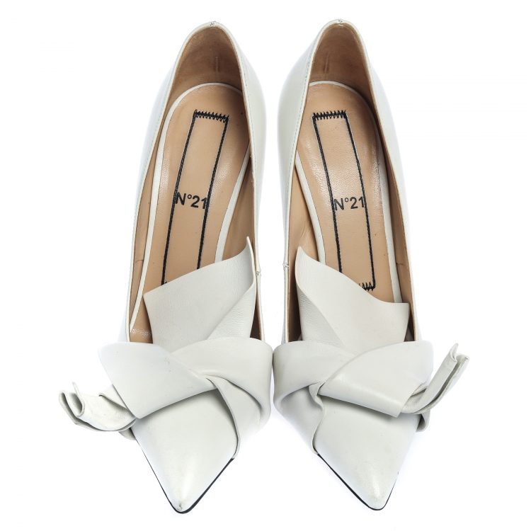 Pre Owned N21 White Leather Knot Pointed Toe Pumps Size 38.5