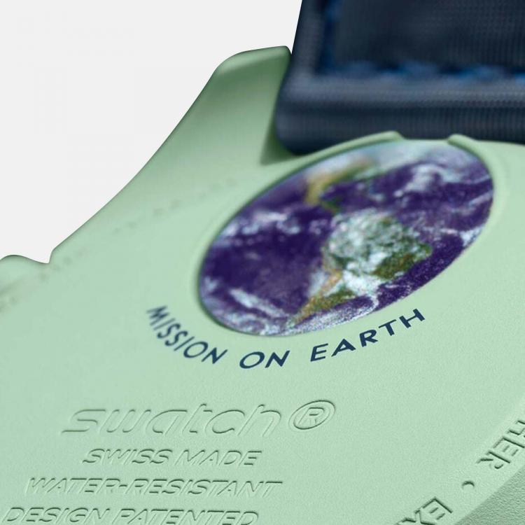 Pre Owned Omega Green and Blue Velcro Moon Swatch Mission On Earth So33G100 Women's Watch 42 mm