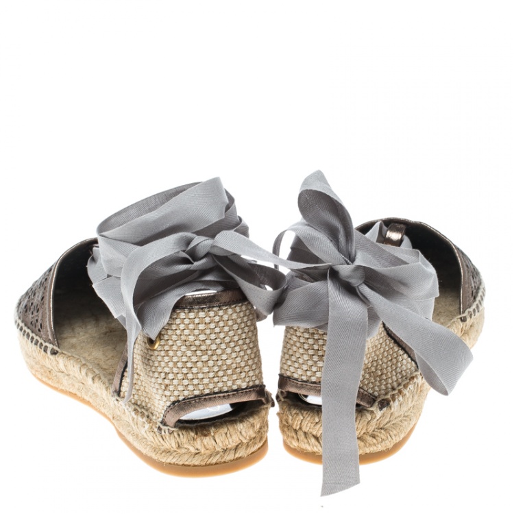 Pre Owned Oscar de la Renta Metallic Anthracite Laser Cut Leather Adriana Espadrille Flat Sandals Size 40