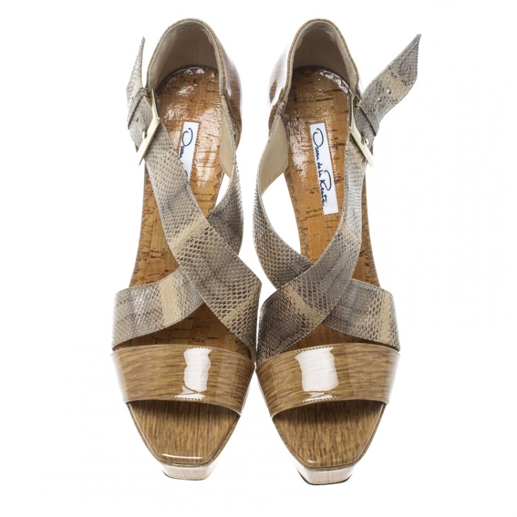 Pre Owned Oscar de la Renta Beige Patent Leather and Python Platform Cross Strap Sandals Size 39.5