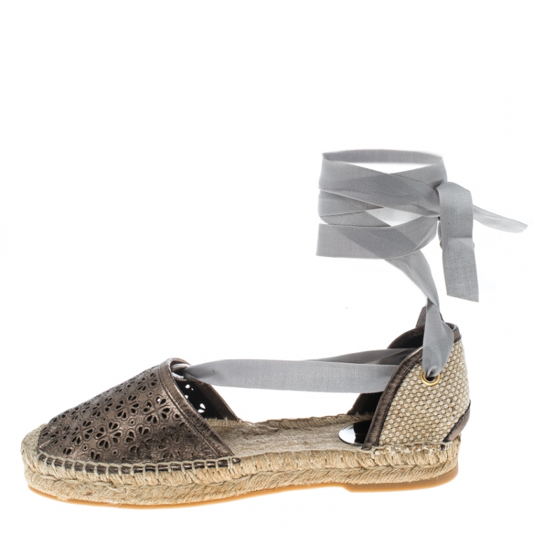 Pre Owned Oscar de la Renta Metallic Anthracite Laser Cut Leather Adriana Espadrille Flat Sandals Size 39