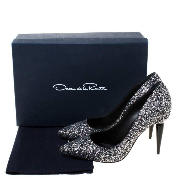 Pre Owned Oscar de la Renta Silver Glitter Mariacarla Pointed Toe Pumps Size 38.5