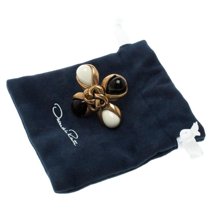 Pre Owned Oscar De La Renta Black And White Resin Gold Tone Ring Size 52