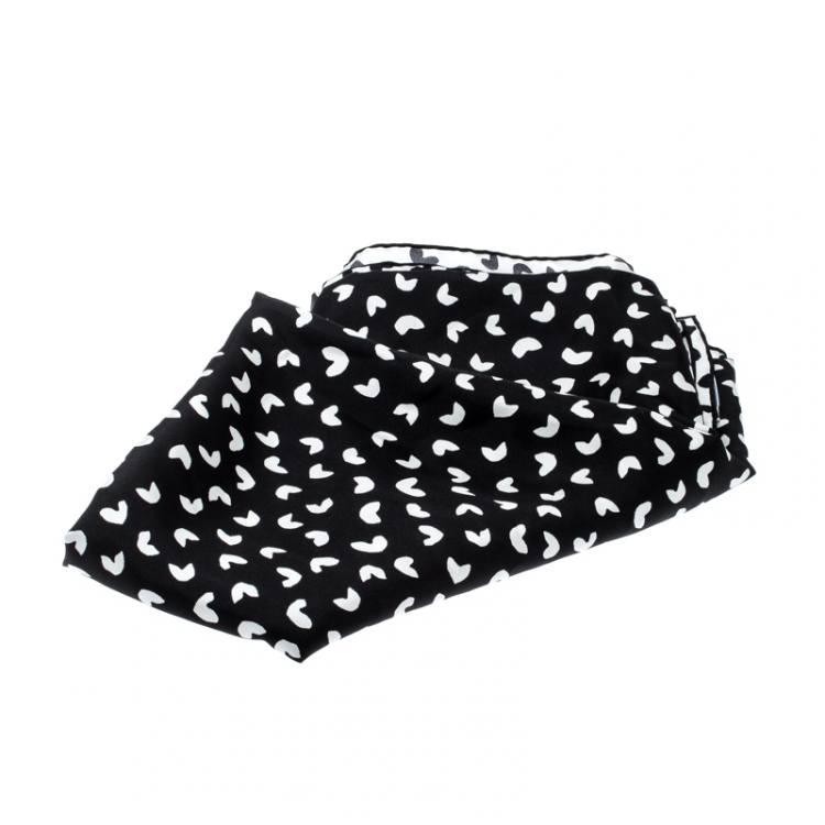 Pre Owned Oscar De La Renta Black and White Heart Printed Silk Square Scarf