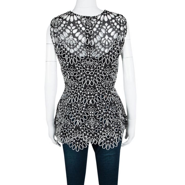 مملوكة مسبقًا Oscar De La Renta Monochrome Eyelet Embroidered Sleeveless Top M