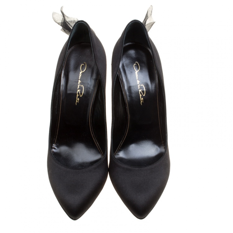 Pre Owned Oscar de la Renta Black Satin Kincy Embellished Heel Pumps Size 38.5