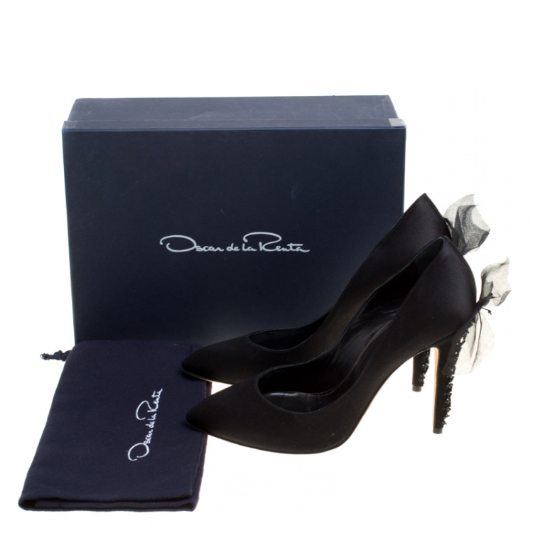 Pre Owned Oscar de la Renta Black Satin Kincy Embellished Heel Pumps Size 38.5