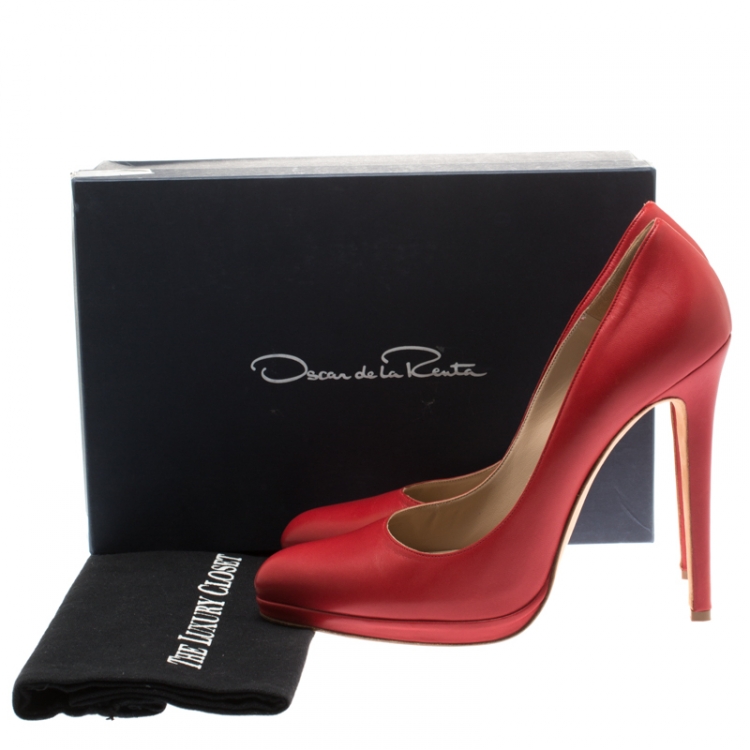 Pre Owned Oscar De La Renta Red Leather Pointed Toe Pumps Size 40.5