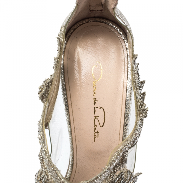 مملوكة مسبقًا Oscar de la Renta Gold PVC and Leather Ambria Embellished Cut Out Sandals Size 38.5