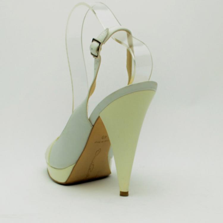 مملوكة مسبقًا Oscar De La Renta White Leather Peep Toe Platform Slingback Sandals Size 40