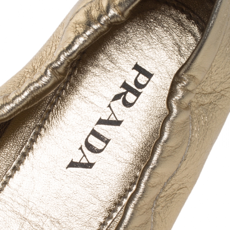 Pre Owned Prada Gold Leather Scrunch Slip On Loafers Size 38.5