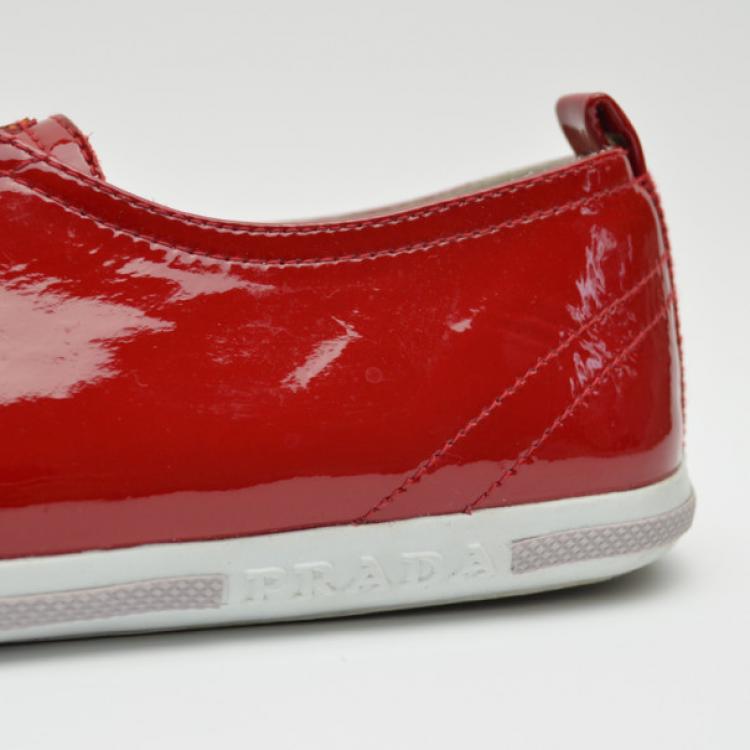 مملوكة مسبقًا Prada Sport Red Patent Leather Cap Toe Sneakers Size 40