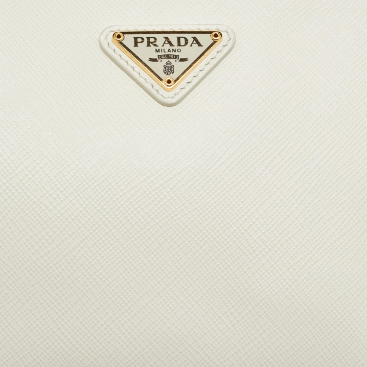 Pre Owned Prada Cream Saffiano Leather Re-Edition 2005 Baguette Bag