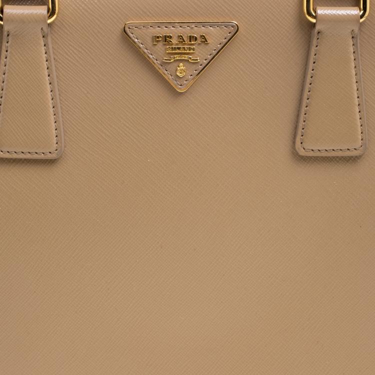Pre Owned Prada Beige/Caramel Patent Leather Pyramid Frame Top Handle Bag