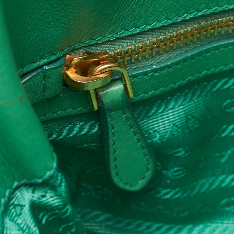 Pre Owned Prada Green Quilted Tessuto Nylon Shopper Tote