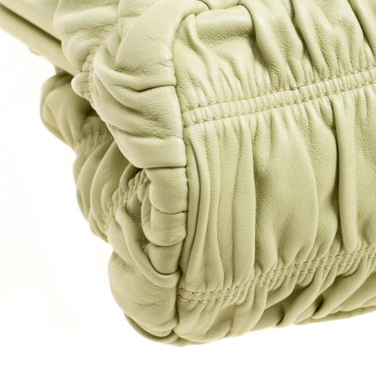 مملوكة مسبقًا Prada Pistachio Nappa Gaufre Leather Frame Clutch