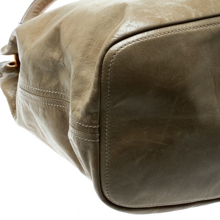 مملوكة مسبقًا Prada Light Olive Green Leather Hobo