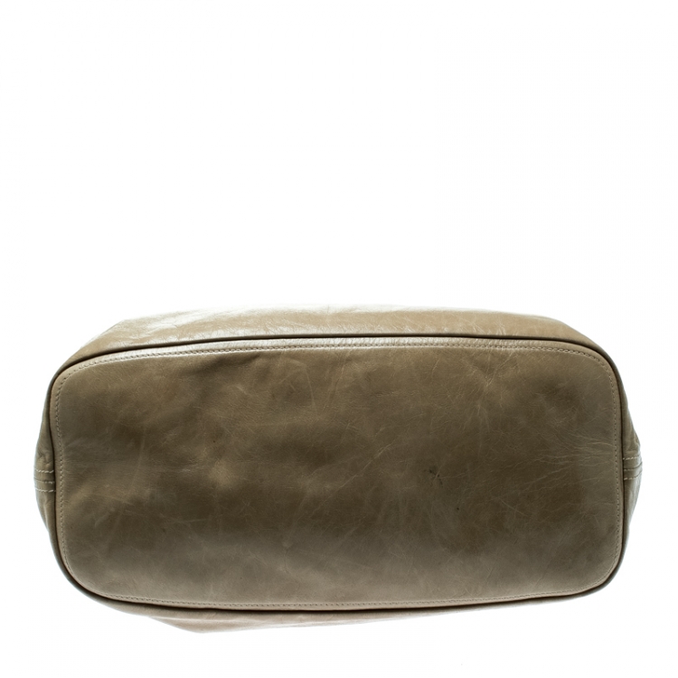 مملوكة مسبقًا Prada Light Olive Green Leather Hobo