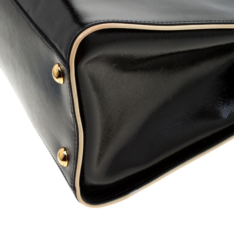 Pre Owned Prada Black/Cream Patent Leather Pyramid Frame Top Handle Bag