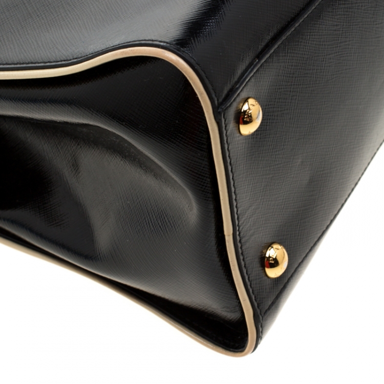 Pre Owned Prada Black/Cream Patent Leather Pyramid Frame Top Handle Bag