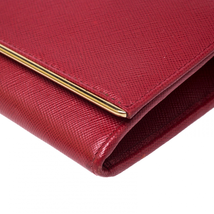 مملوكة مسبقًا Prada Red Saffiano Leather Full Metal Flap Bar Wallet on Chain