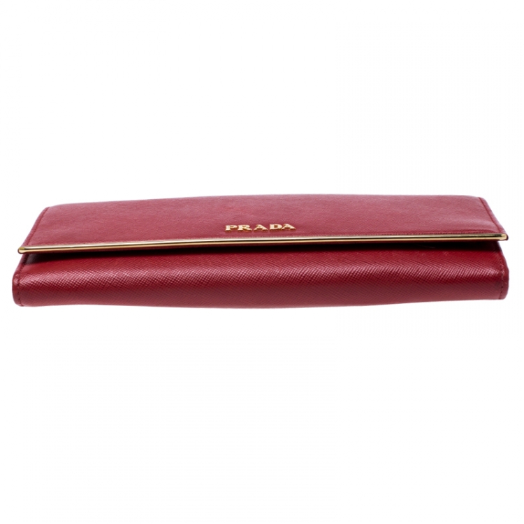 مملوكة مسبقًا Prada Red Saffiano Leather Full Metal Flap Bar Wallet on Chain