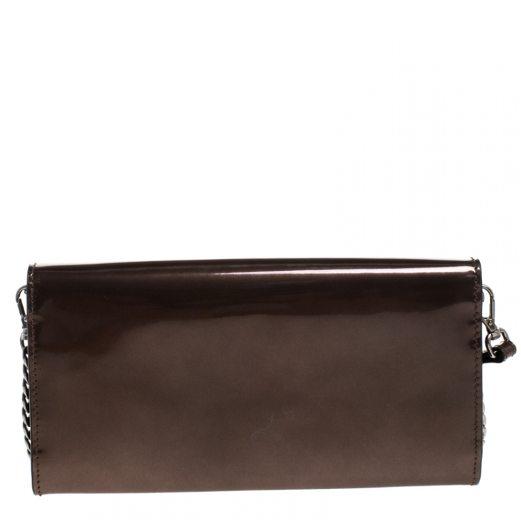 مملوكة مسبقًا Prada Bronze Patent Leather Spazzolato Logo Envelope Chain Clutch