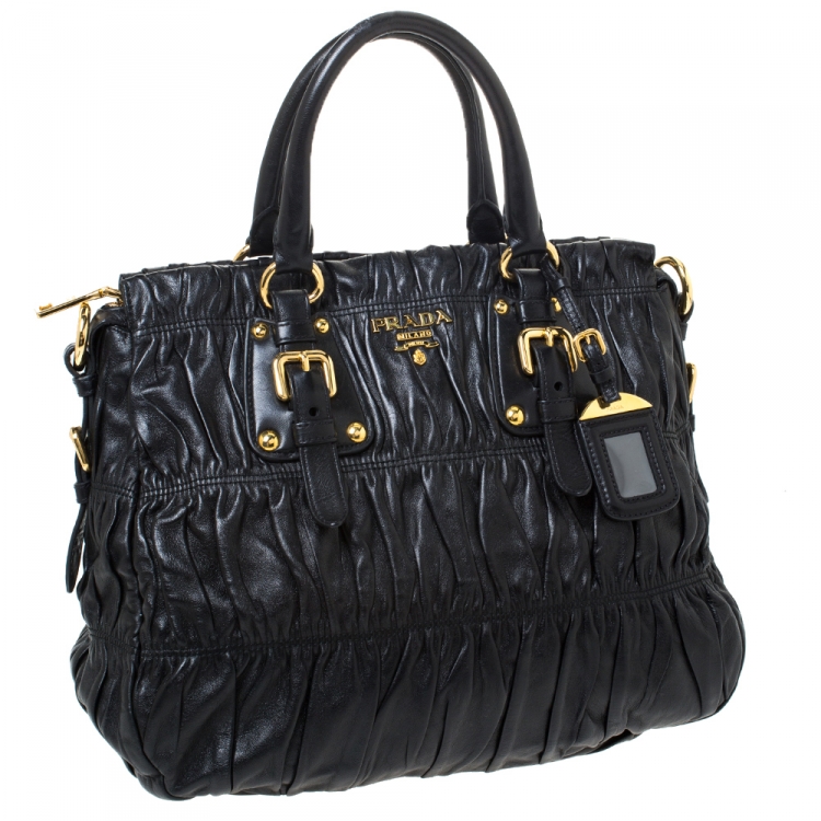 مملوكة مسبقًا Prada Black Gathered Leather Satchel